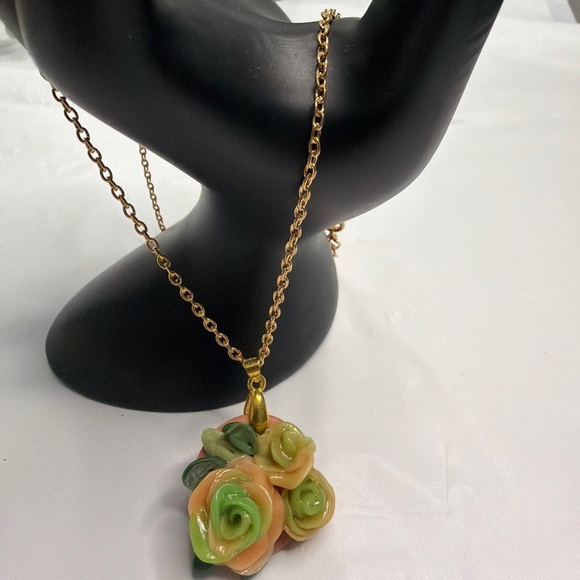 Charming Gold and Green Rose Pendant Necklace - Picture 5 of 7